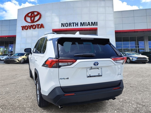 2023 Toyota RAV4 Hybrid LE photo 4