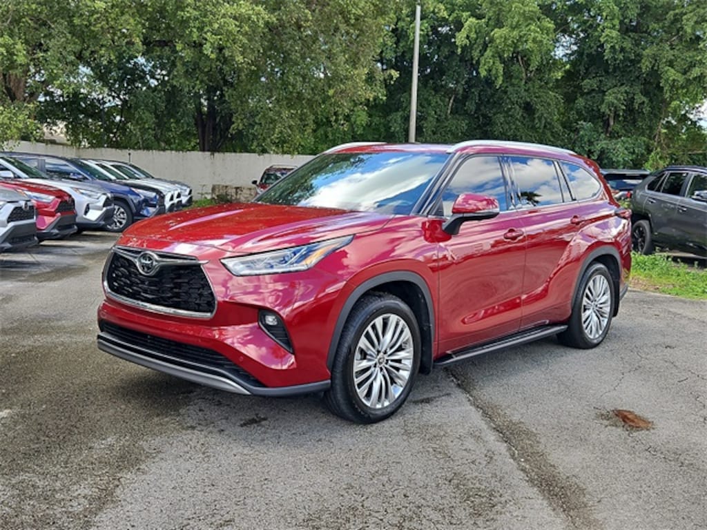 Used 2025 Toyota Highlander Platinum SUV