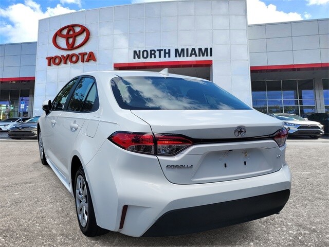 2023 Toyota Corolla LE photo 3