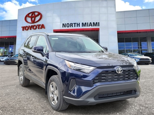 2025 Toyota RAV4 XLE's photo