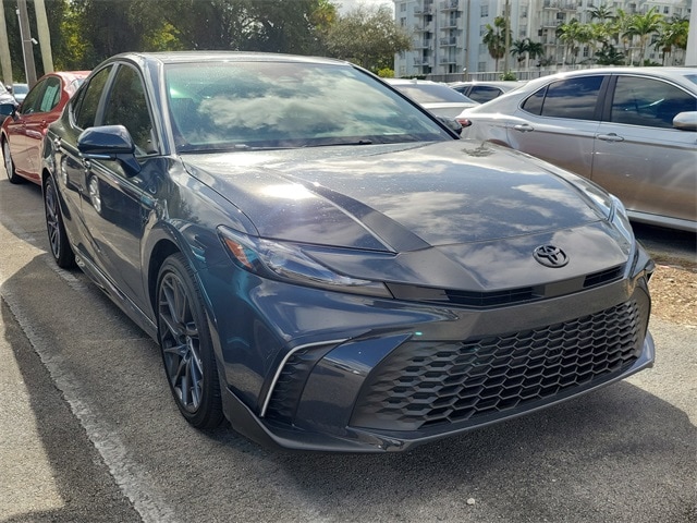 2025 Toyota Camry SE's photo