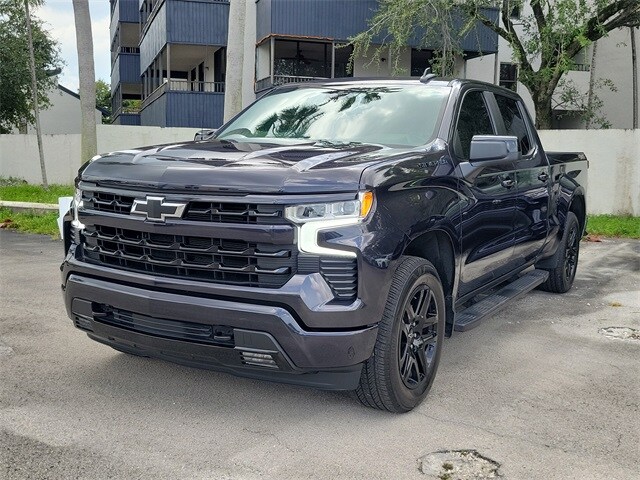 2024 Chevrolet Silverado 1500 RST photo 2