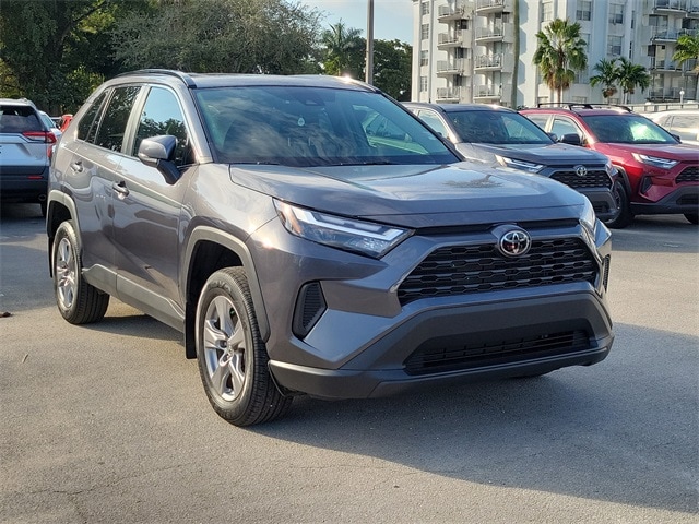 2024 Toyota RAV4 XLE's photo