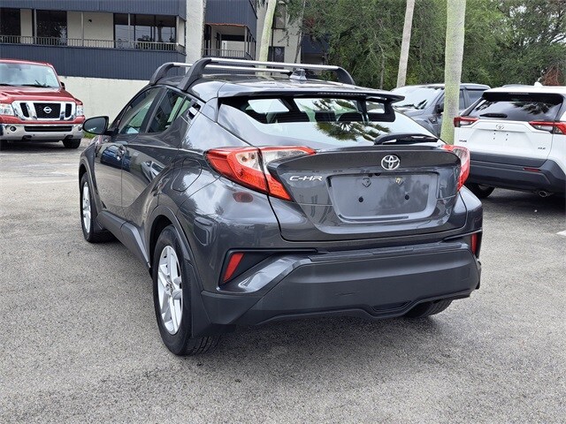 2021 Toyota C-HR LE photo 3