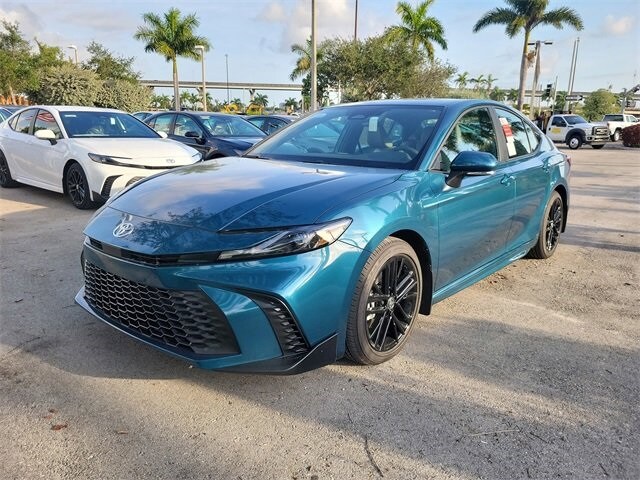 2025 Toyota Camry SE photo 2