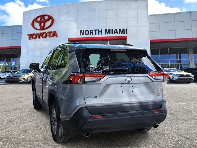 2023 Toyota RAV4 XLE photo 3
