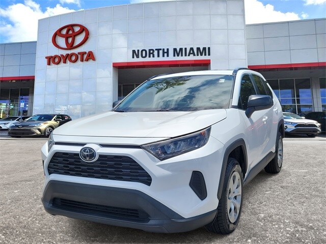 2020 Toyota RAV4 LE photo 2
