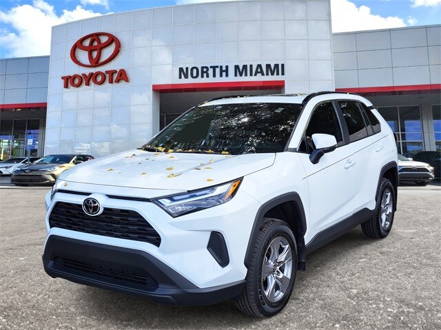 2025 Toyota RAV4 XLE photo 2