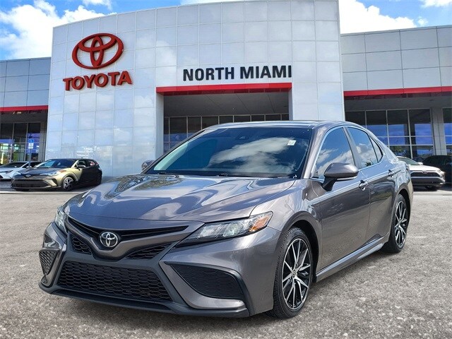 2022 Toyota Camry SE photo 2