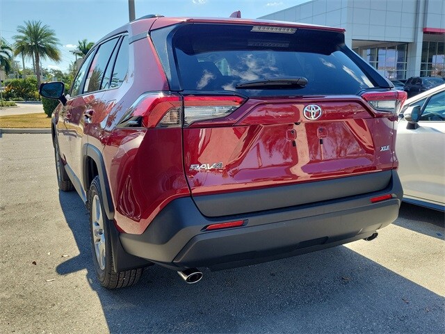 2025 Toyota RAV4 XLE photo 2