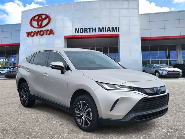 2023 Toyota Venza LE's photo