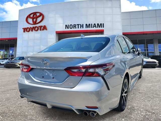 2023 Toyota Camry SE photo 3