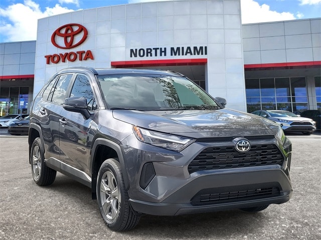 2025 Toyota RAV4 XLE's photo