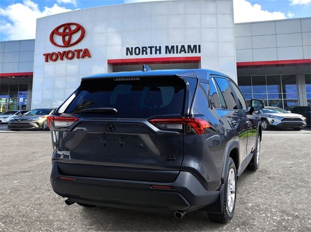 2023 Toyota RAV4 LE photo 4