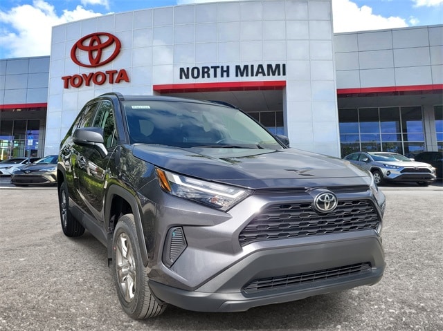 2025 Toyota RAV4 XLE's photo