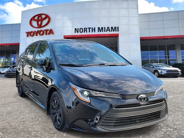 2025 Toyota Corolla LE's photo