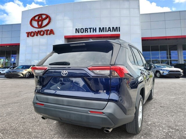 2021 Toyota RAV4 XLE photo 4