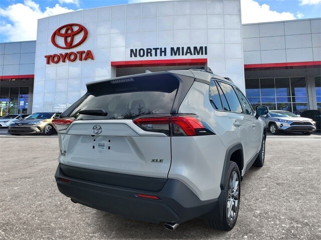 2024 Toyota RAV4 XLE Premium photo 4