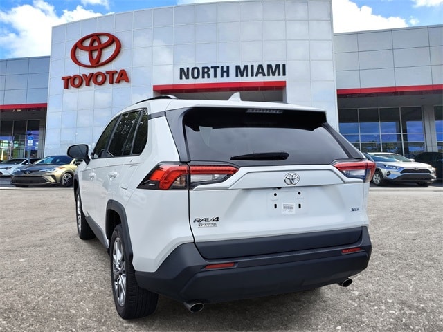 2023 Toyota RAV4 XLE Premium photo 4