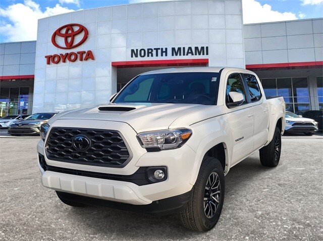 2023 Toyota Tacoma TRD Sport photo 2
