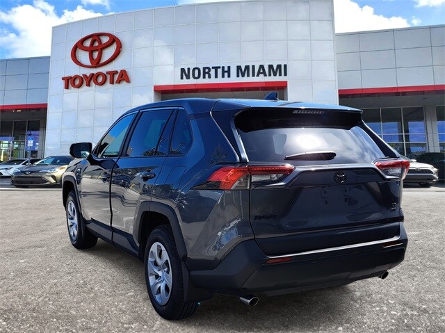 2023 Toyota RAV4 LE photo 3