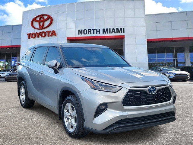2023 Toyota Highlander LE's photo