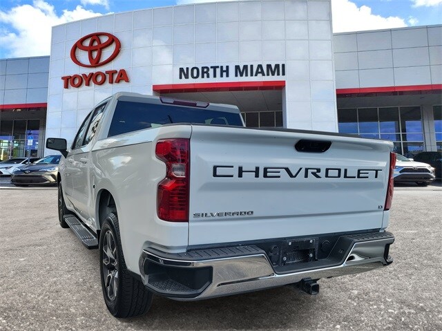 2022 Chevrolet Silverado LT photo 3