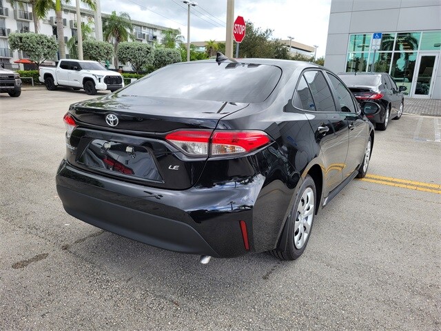 2025 Toyota Corolla LE photo 4