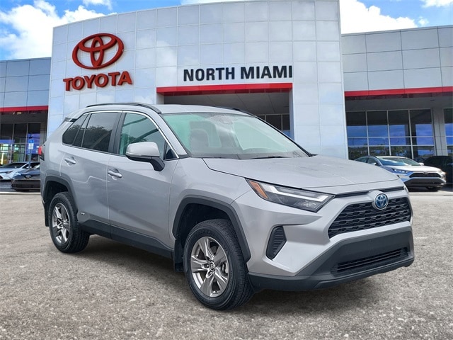 2024 Toyota RAV4 LE's photo