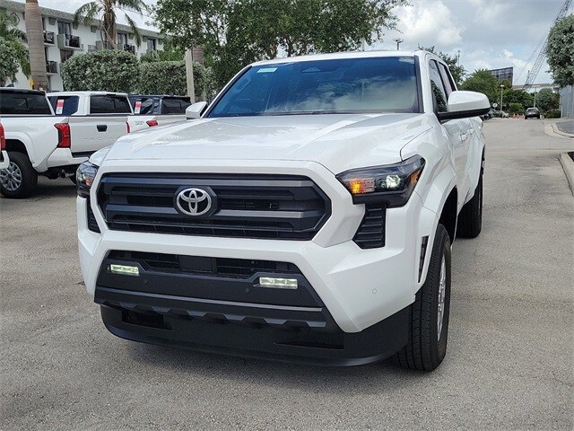 2024 Toyota Tacoma SR5 photo 2