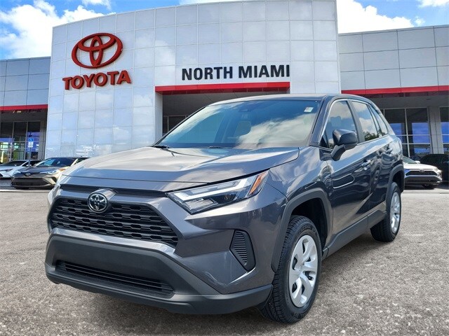 2023 Toyota RAV4 LE photo 2