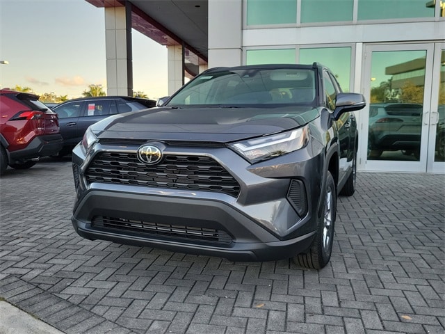 2025 Toyota RAV4 XLE photo 3