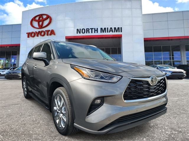 2026 Toyota Highlander Limited's photo