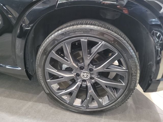 2025 Toyota Crown Signia Limited - Photo 6