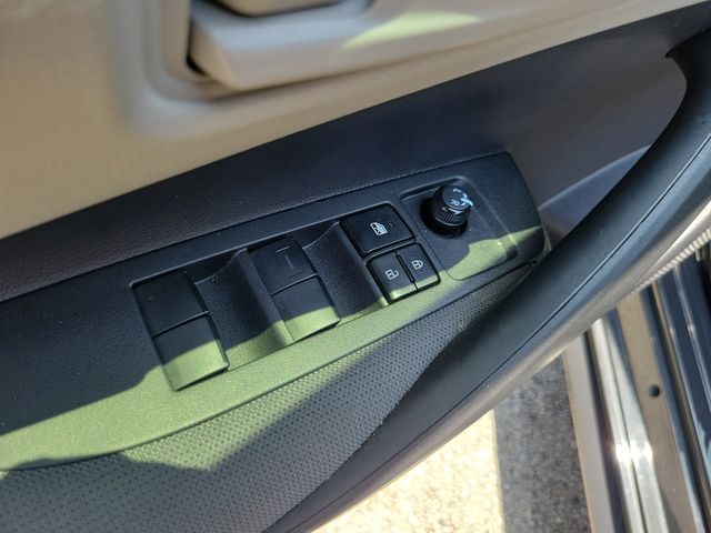 2025 Toyota Corolla LE - Photo 13