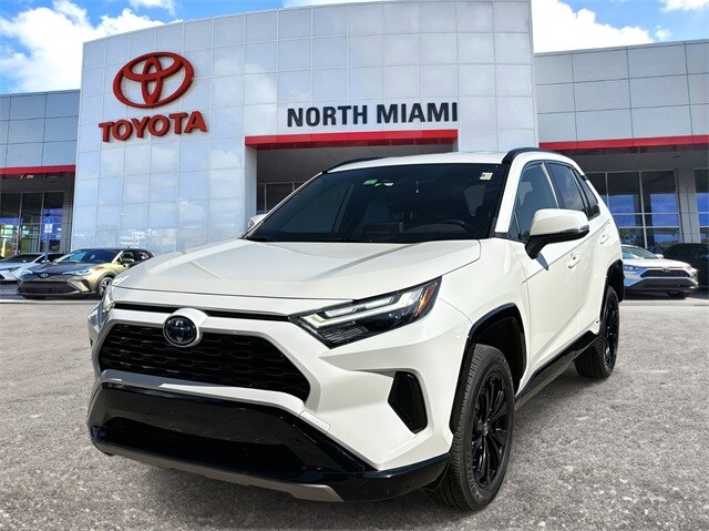 2022 Toyota RAV4 Hybrid SE photo 2