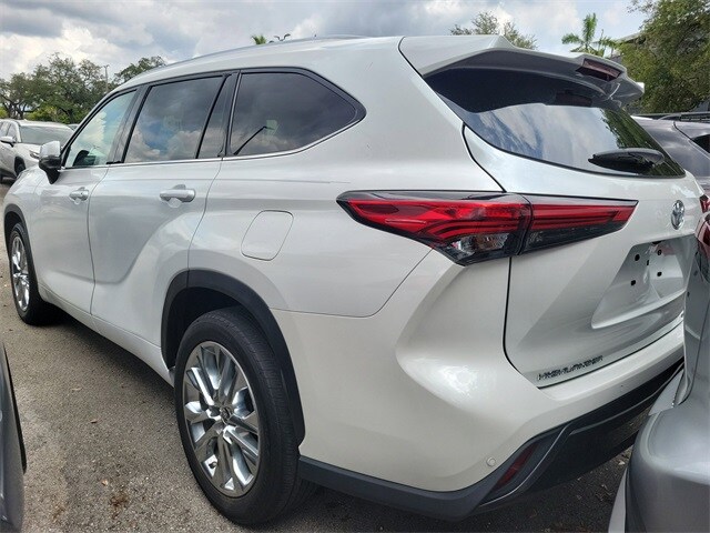 2022 Toyota Highlander Limited photo 2
