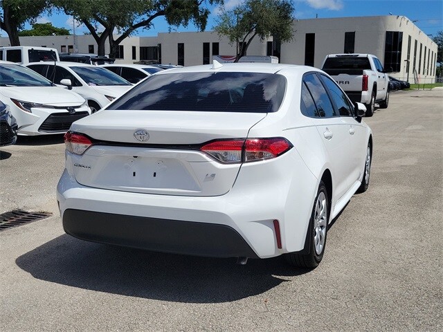 2024 Toyota Corolla LE photo 4