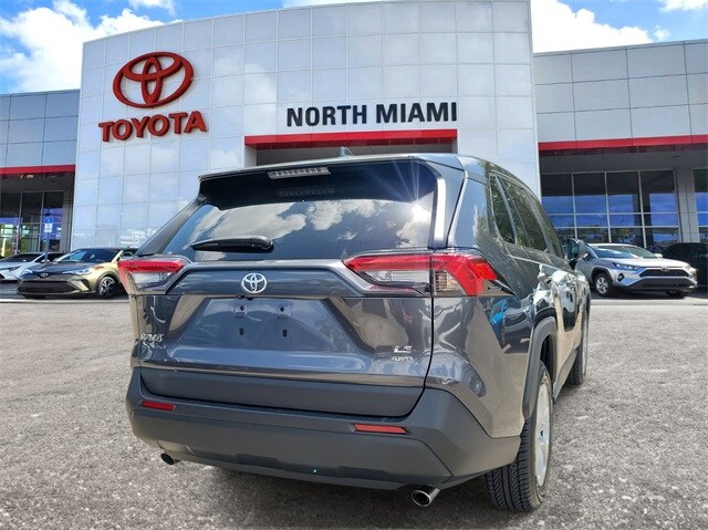 2023 Toyota RAV4 LE photo 4