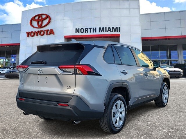 2024 Toyota RAV4 LE photo 4