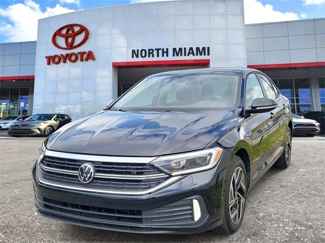 2023 Volkswagen Jetta SEL photo 2