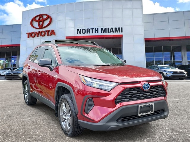 2024 Toyota RAV4 LE's photo