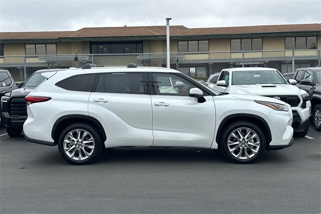 2023 Toyota Highlander Hybrid Limited photo 3