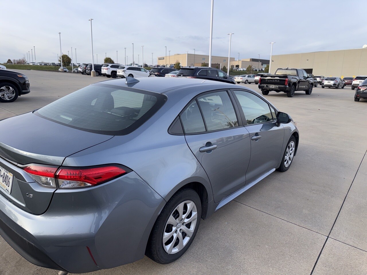 2023 Toyota Corolla LE photo 3