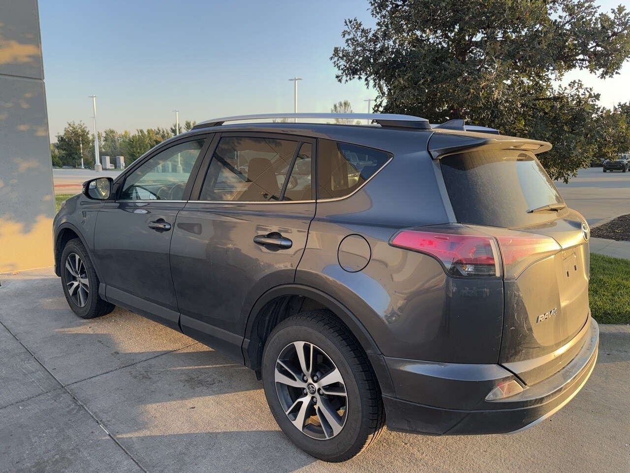 2016 Toyota RAV4 XLE photo 3