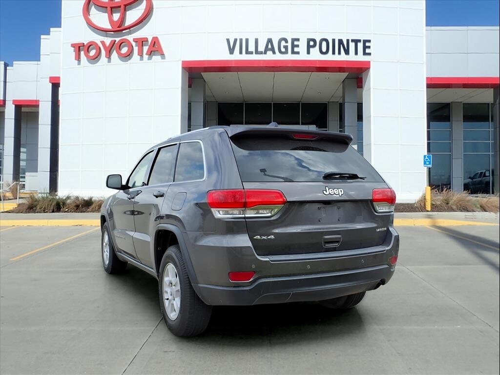 2017 Jeep Grand Cherokee Laredo photo 2