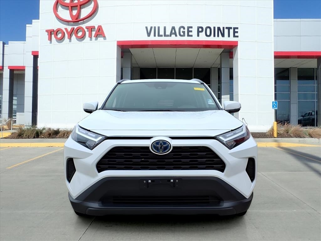 2024 Toyota RAV4 Hybrid LE photo 2