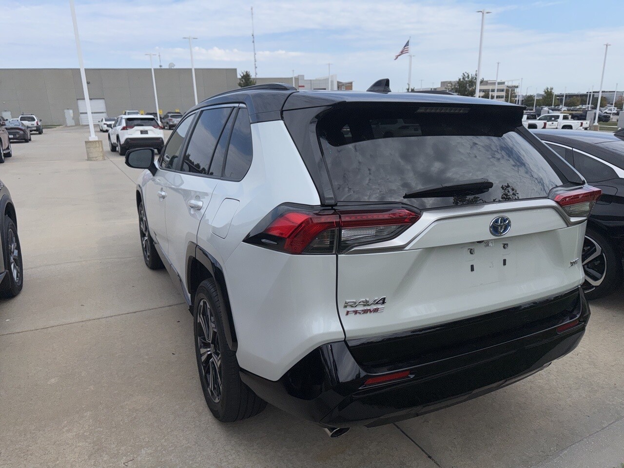 2024 Toyota RAV4 Prime XSE photo 2