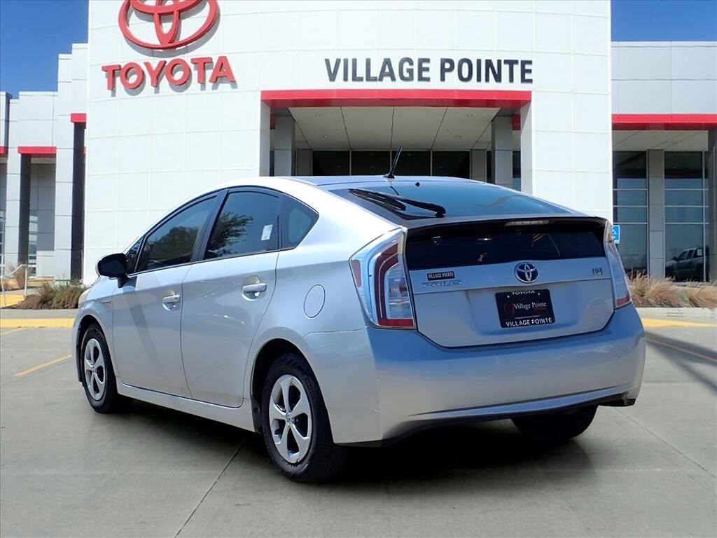2013 Toyota Prius Two photo 3