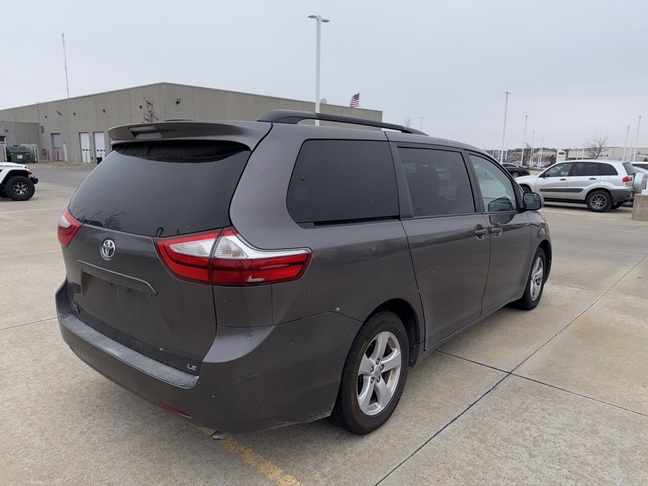 2015 Toyota Sienna LE photo 3